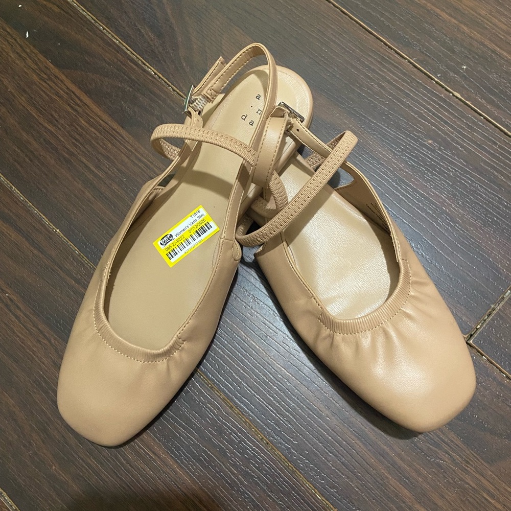 A New Day Tan Women's  Slingback Scrunch Toe Flats  SZ: 6.5